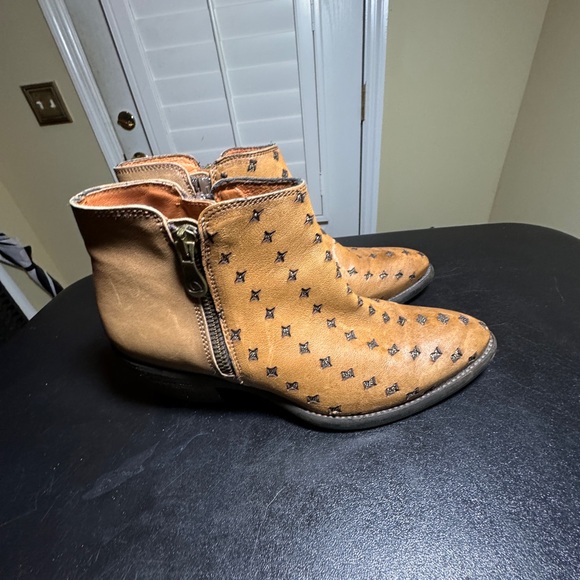 Kanna EU 36 brown star embossed ankle boot block heel almond toe - Picture 2 of 11